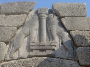 800px-Mycenae_lion_gate_detail_dsc06384